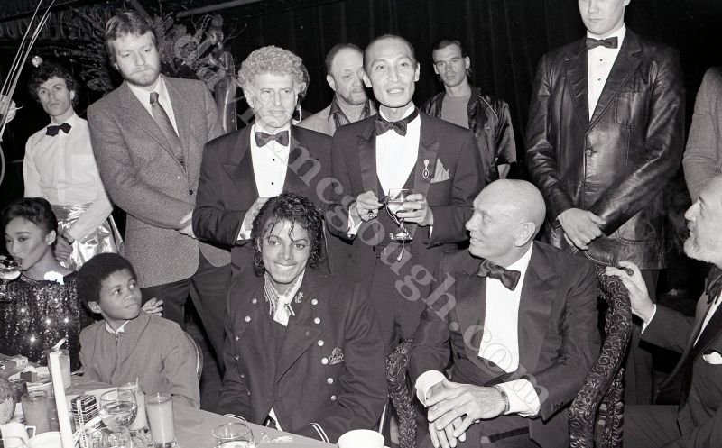 Michael Jackson, Yul Brynner, Bobbie To,  1984 NYC 3.jpg